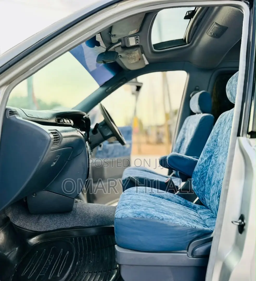 Toyota Noah 2001 Silver