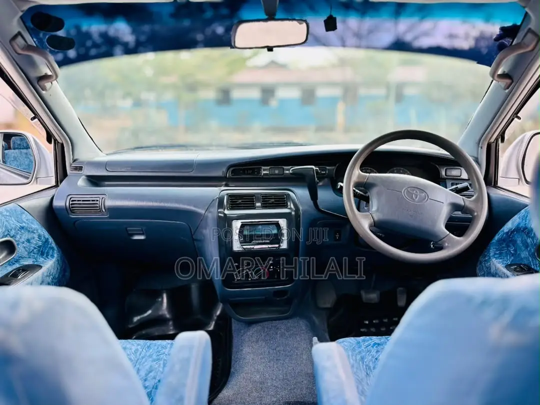 Toyota Noah 2001 Silver