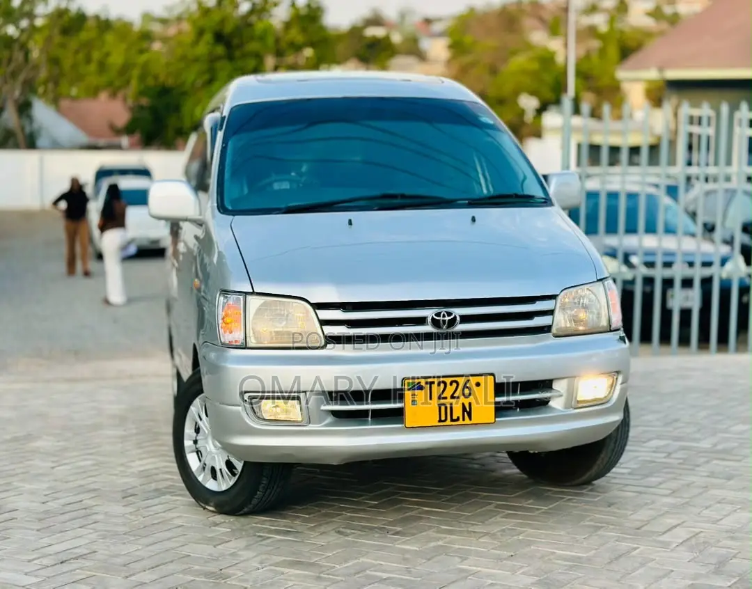 Toyota Noah 2001 Silver