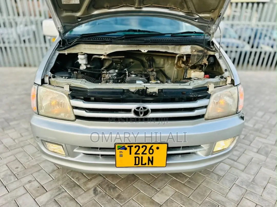 Toyota Noah 2001 Silver