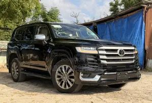 Toyota Land Cruiser LC300 2023 Black