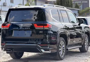 Toyota Land Cruiser LC300 2023 Black