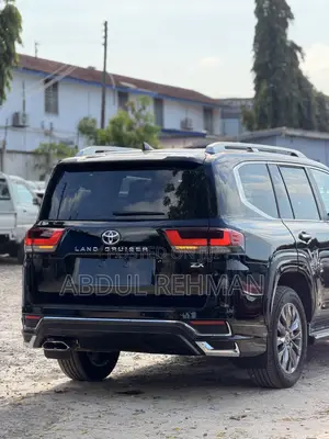 Toyota Land Cruiser LC300 2023 Black