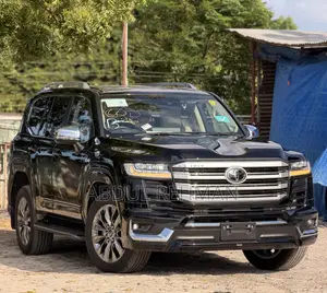 Toyota Land Cruiser LC300 2023 Black