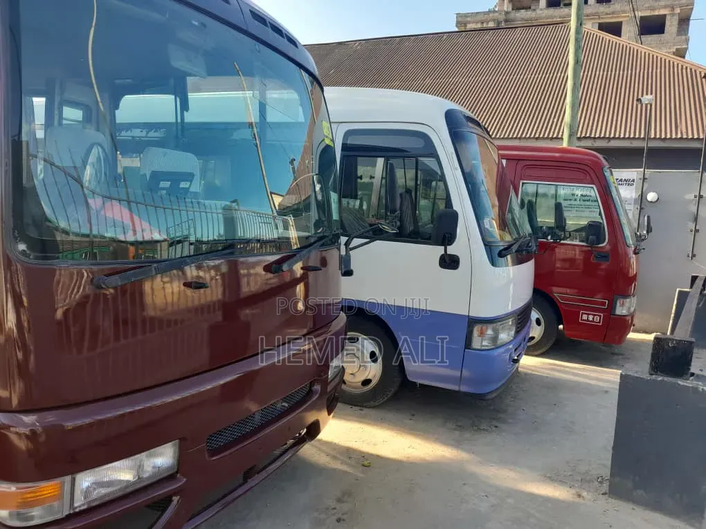 Nissan Civilian 2000 Red