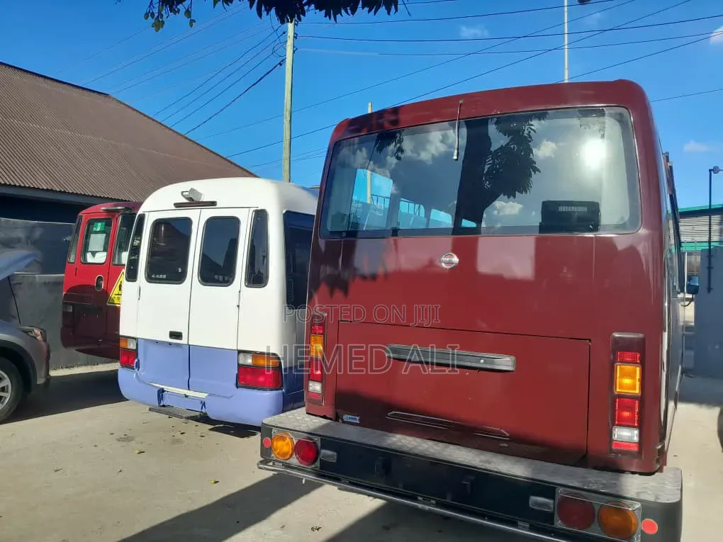 Nissan Civilian 2000 Red