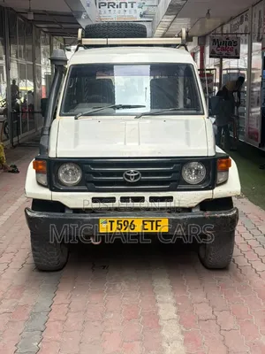 Toyota Land Cruiser 2001 White