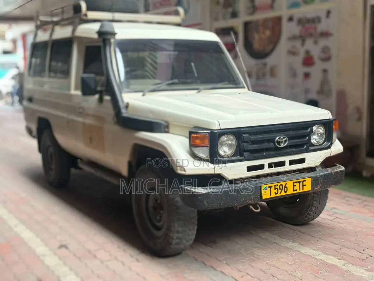 Toyota Land Cruiser 2001 White