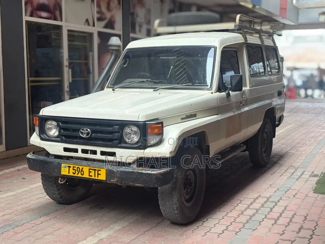 Toyota Land Cruiser 2001 White