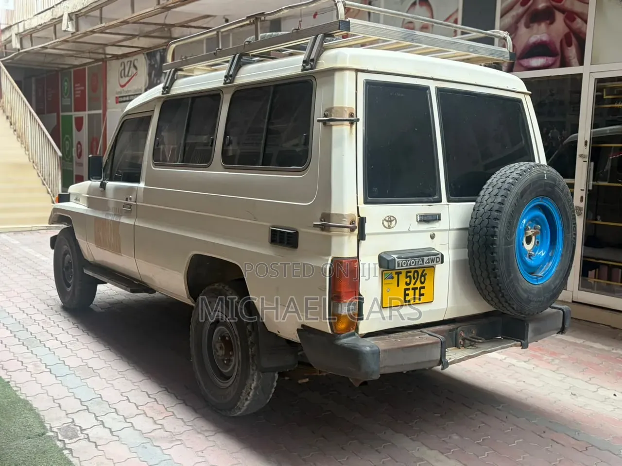 Toyota Land Cruiser 2001 White
