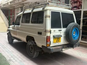 Toyota Land Cruiser 2001 White