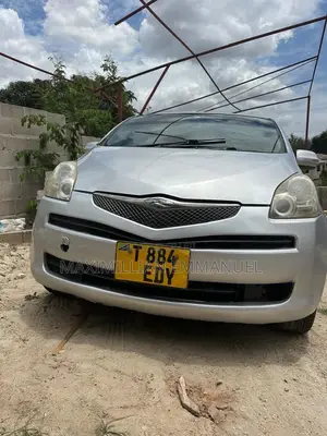 Toyota Ractis 2010 Silver