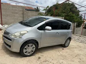 Toyota Ractis 2010 Silver