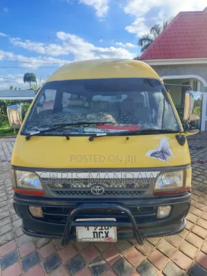 Toyota HiAce 1999 Yellow