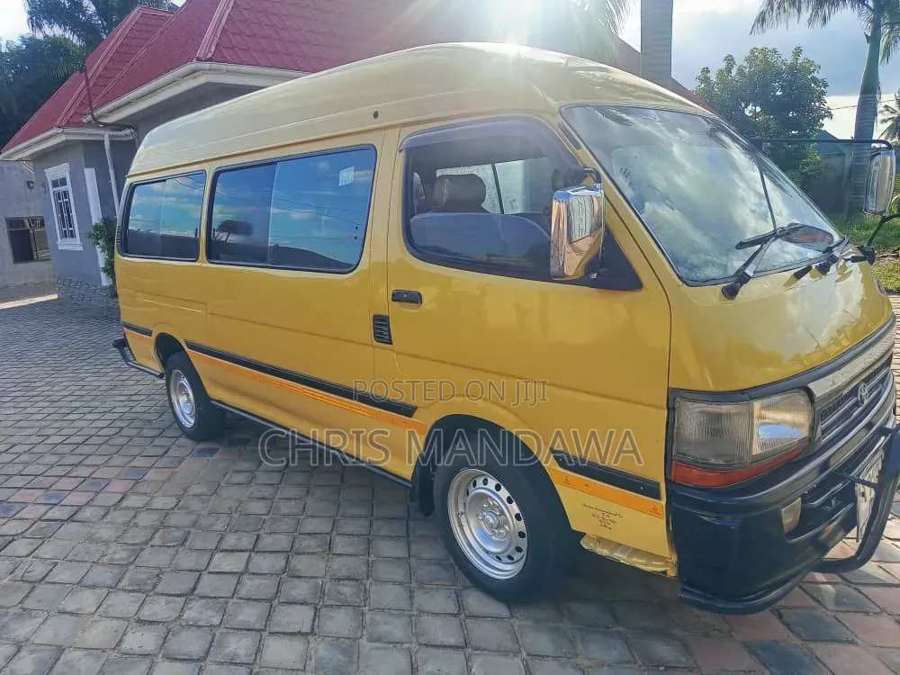 Toyota HiAce 1999 Yellow
