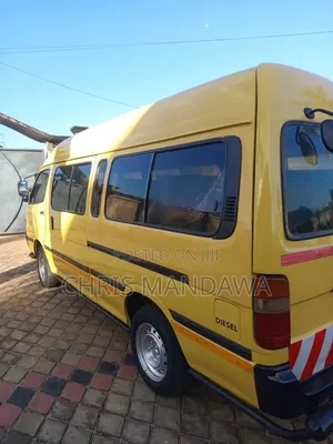 Toyota HiAce 1999 Yellow