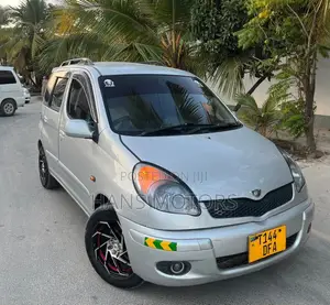 Toyota Fun Cargo 2004 Silver