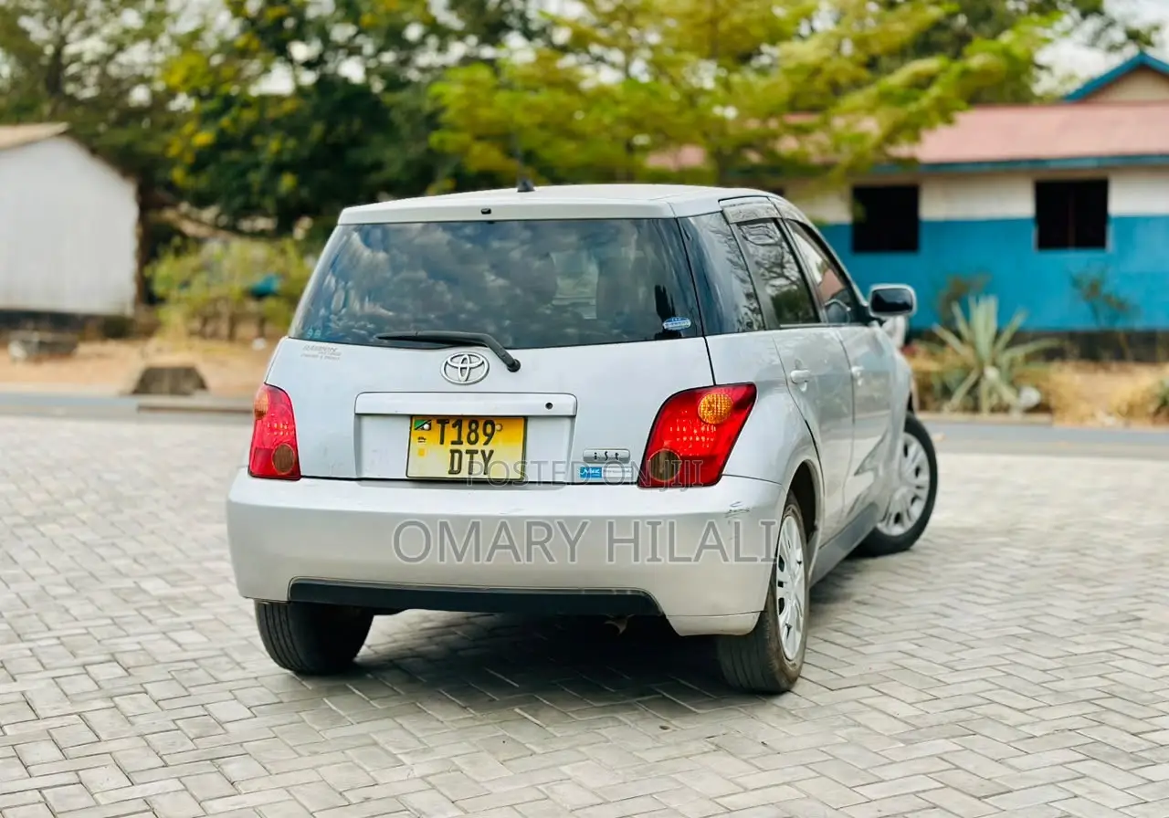 Toyota IST 2002 Silver