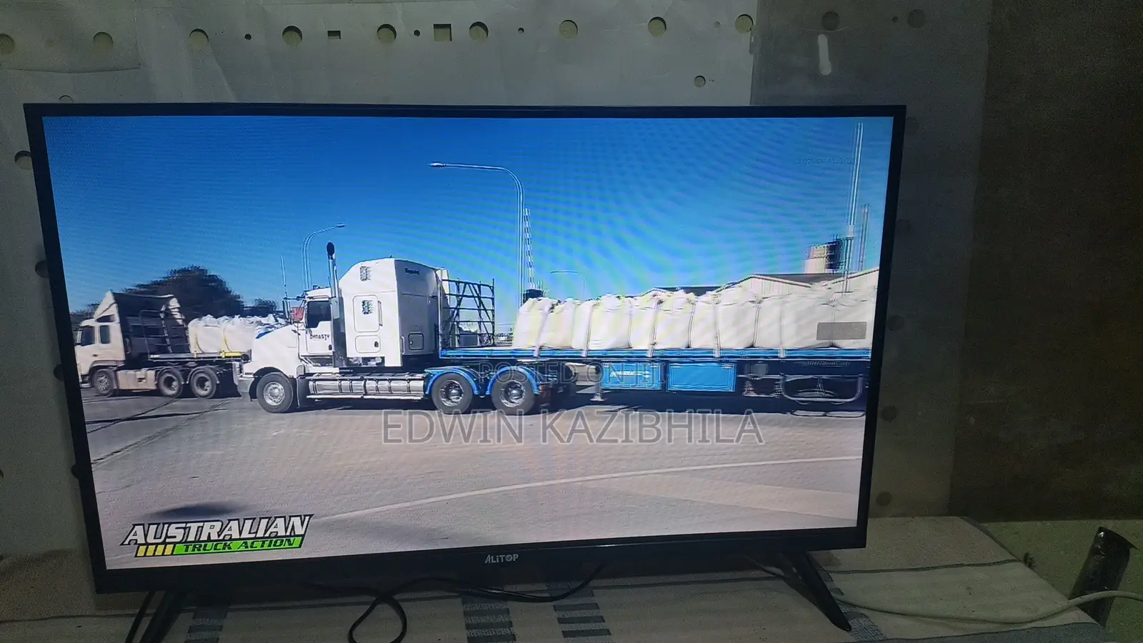 AliTOP TV 32" Smart TV