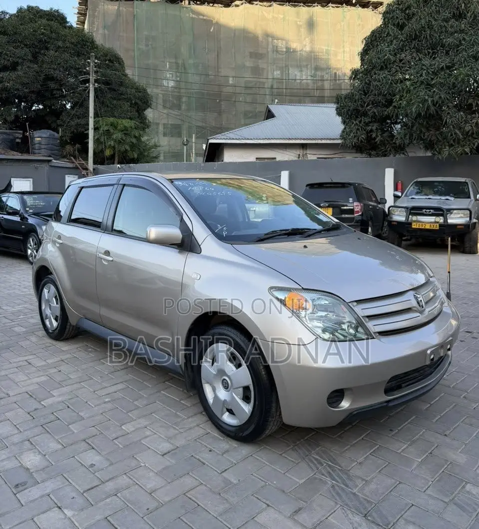 Toyota IST 2004 Gold