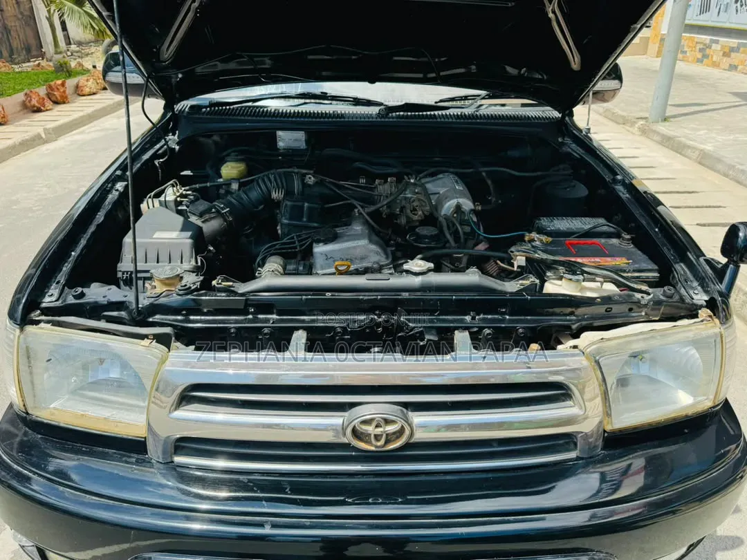 Toyota Hilux Surf 2000 Black