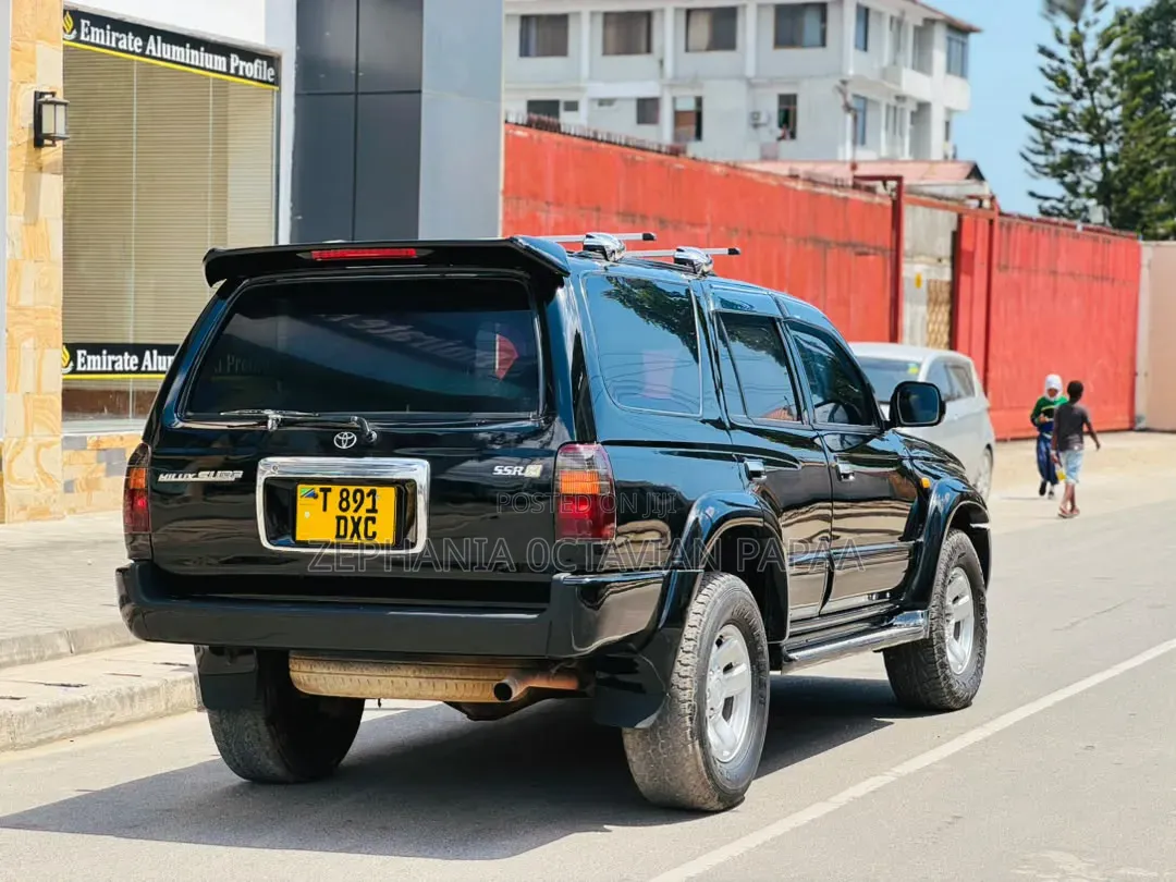 Toyota Hilux Surf 2000 Black