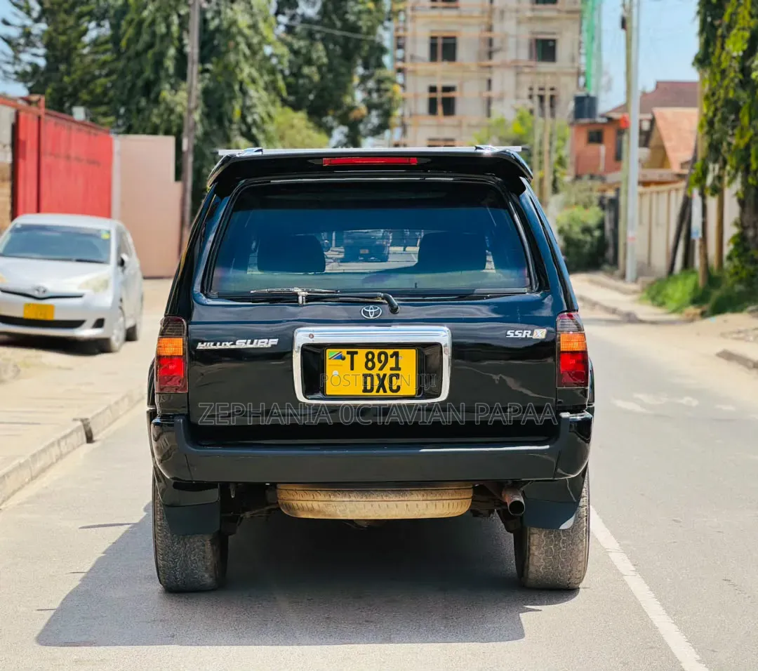 Toyota Hilux Surf 2000 Black
