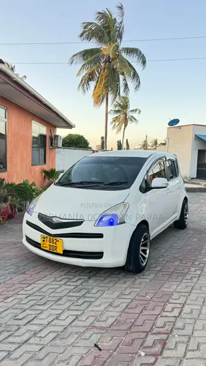 Toyota Ractis 2006 White