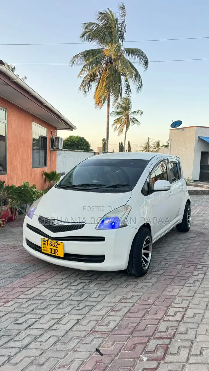 Toyota Ractis 2006 White