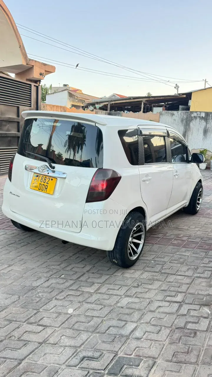 Toyota Ractis 2006 White