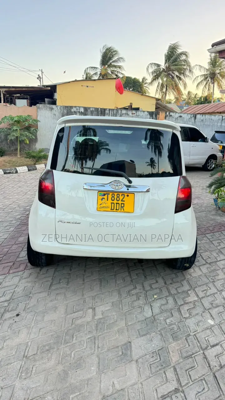 Toyota Ractis 2006 White