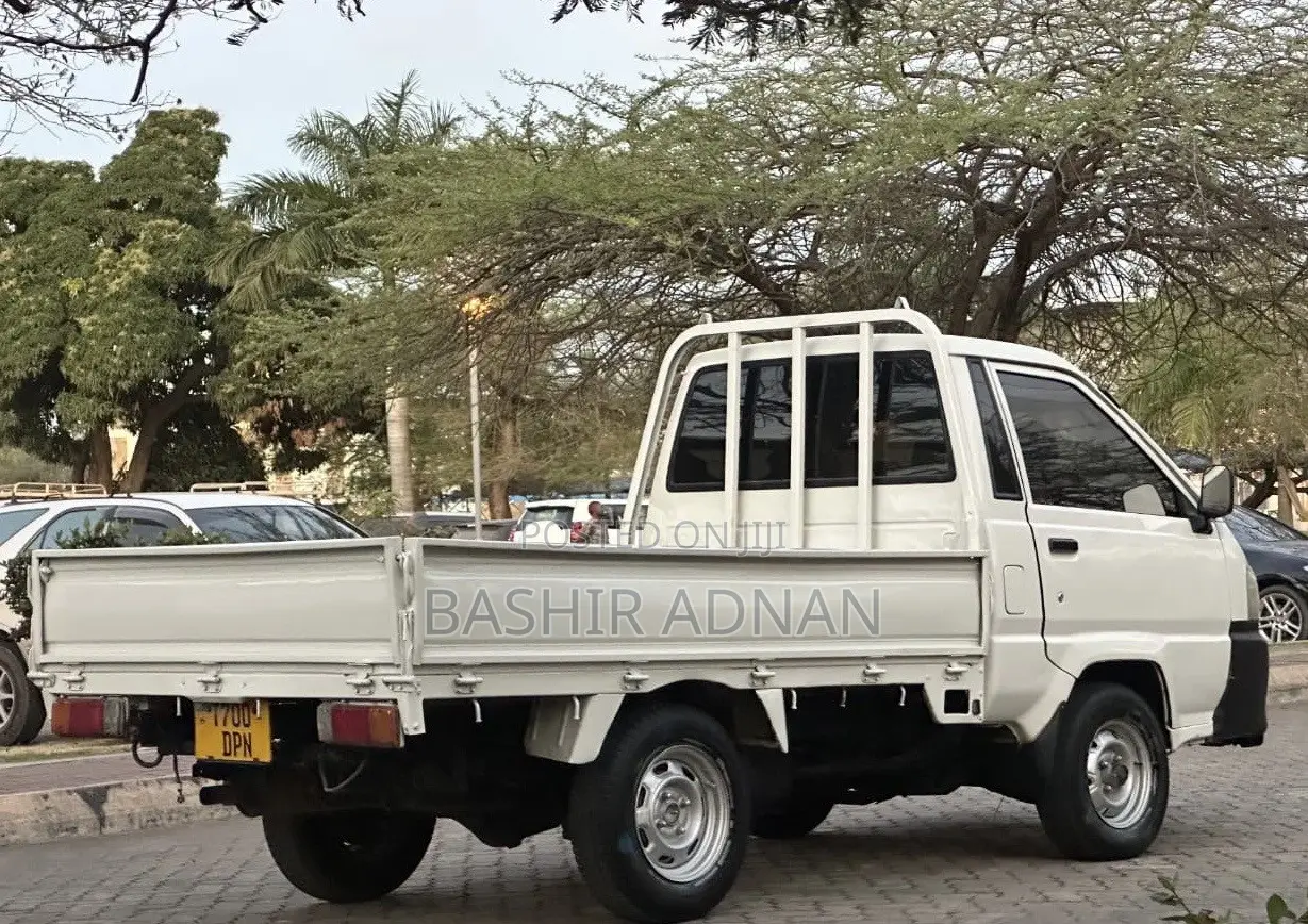 TOYOTA TOWNACE WITH 750kg Use on Sale.
