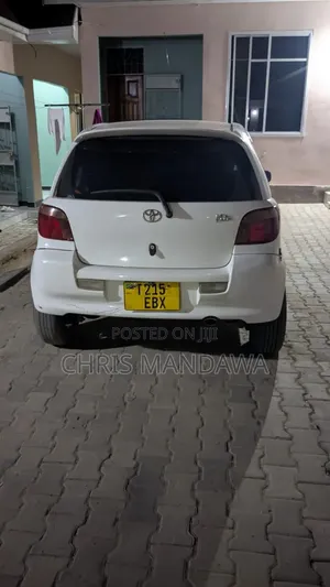 Toyota Vitz 2004 White