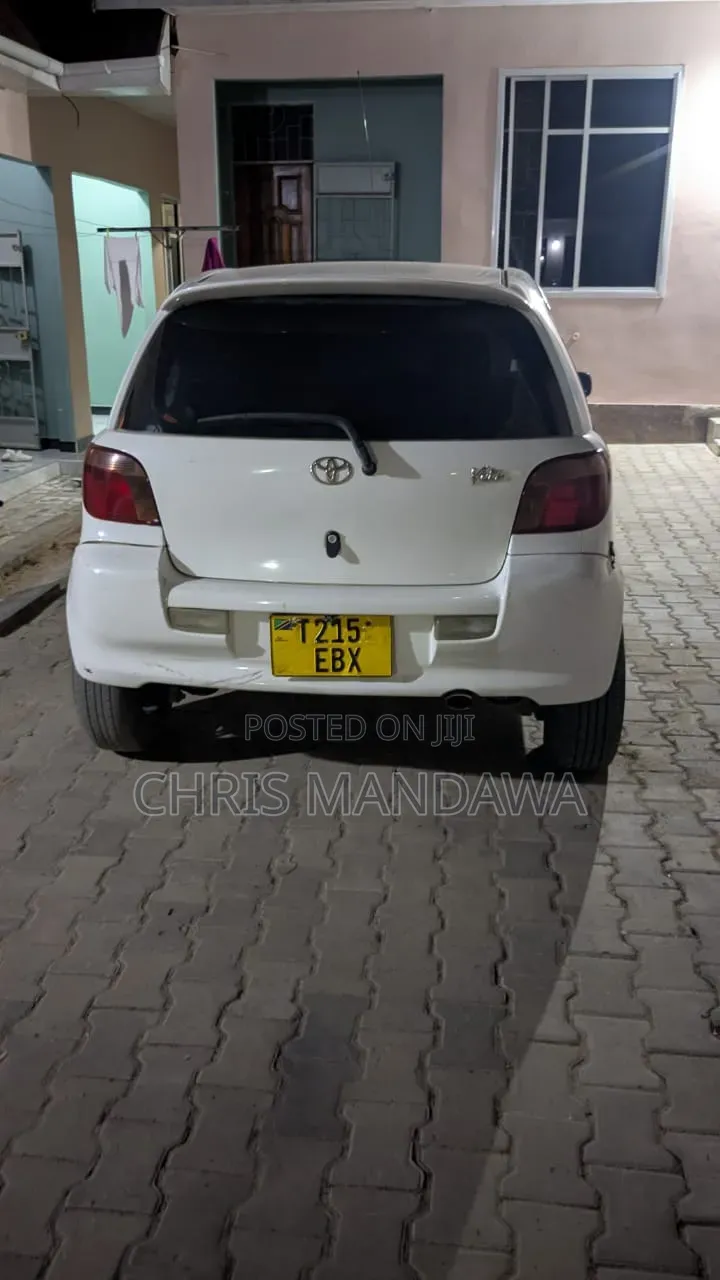 Toyota Vitz 2004 White