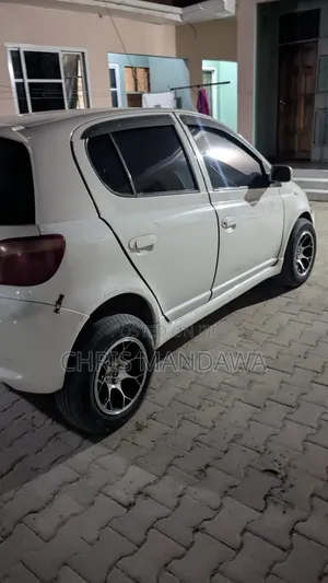 Toyota Vitz 2004 White