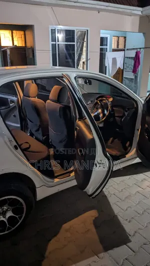 Toyota Vitz 2004 White
