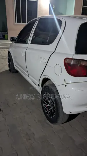 Toyota Vitz 2004 White