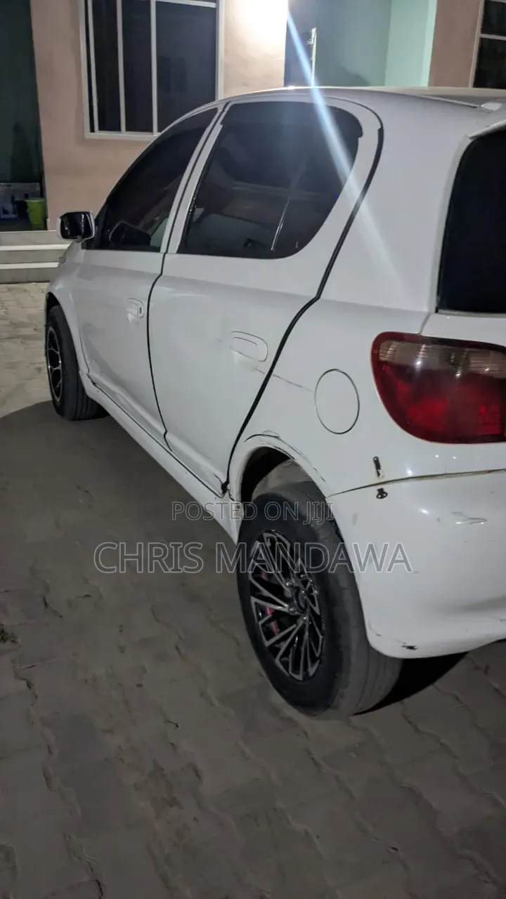 Toyota Vitz 2004 White