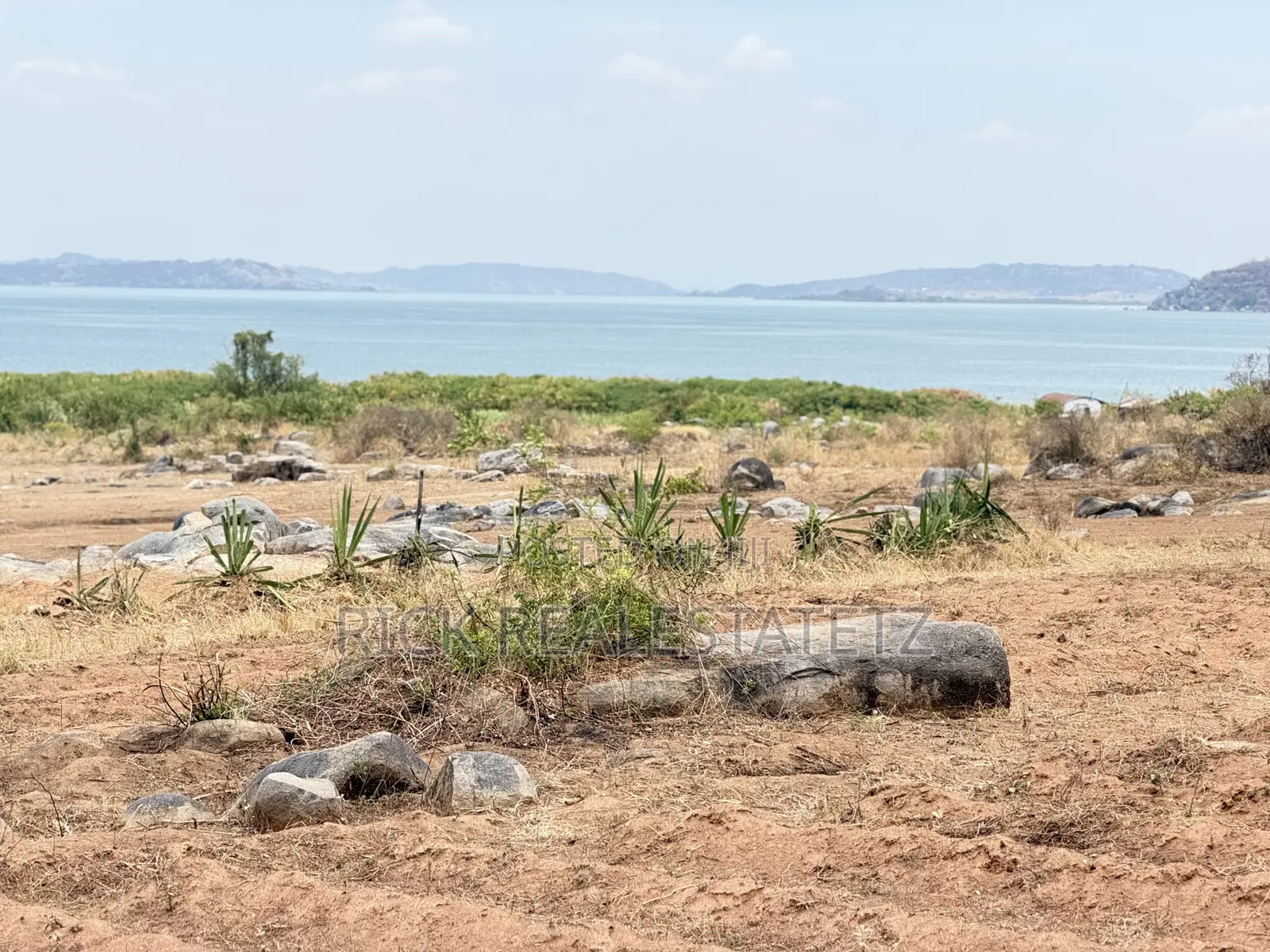 Kiwanja Cha Kwanza Kutoka Ziwani Kinauzwa Kigongo Ferry