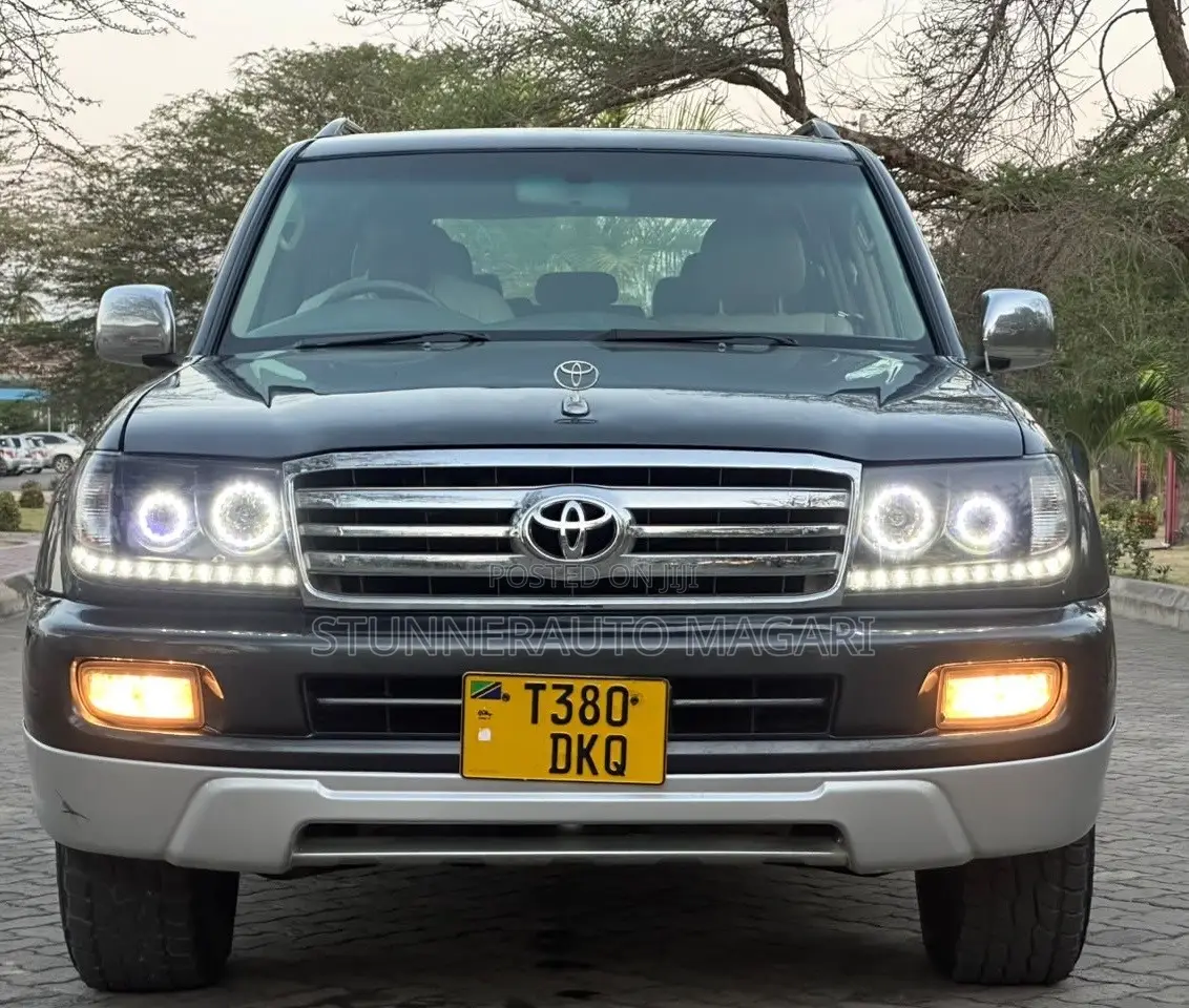 Toyota Land Cruiser 2006 Gray