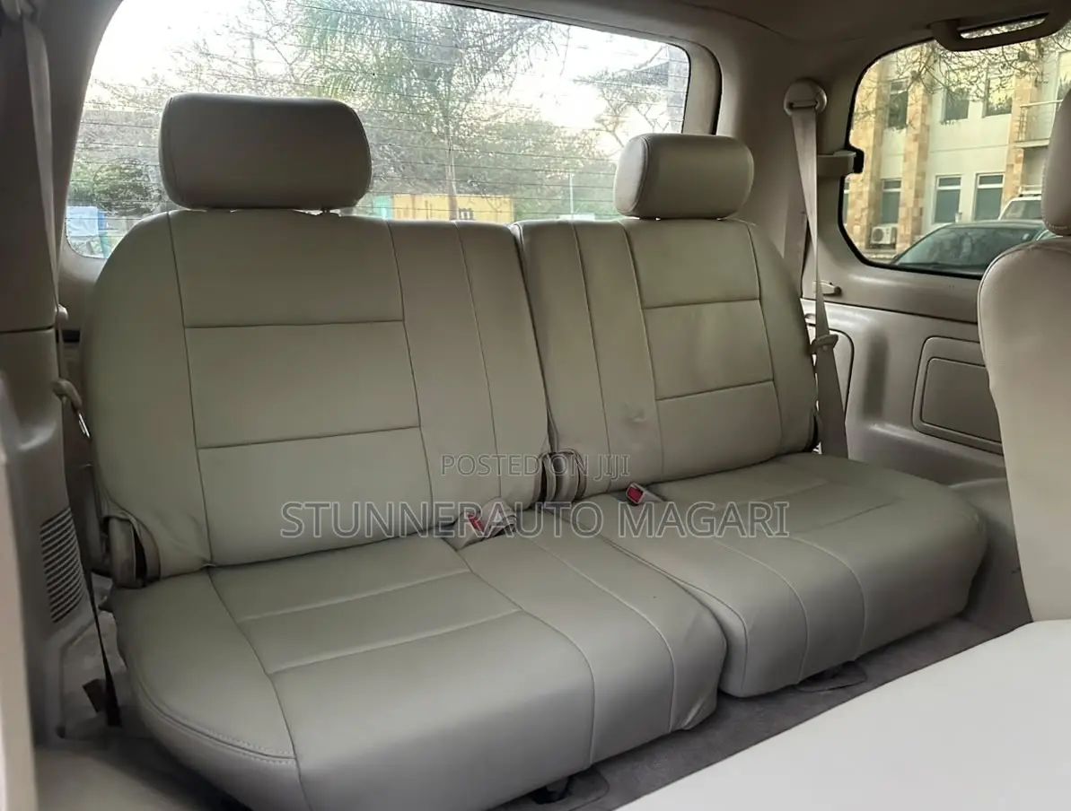 Toyota Land Cruiser 2006 Gray