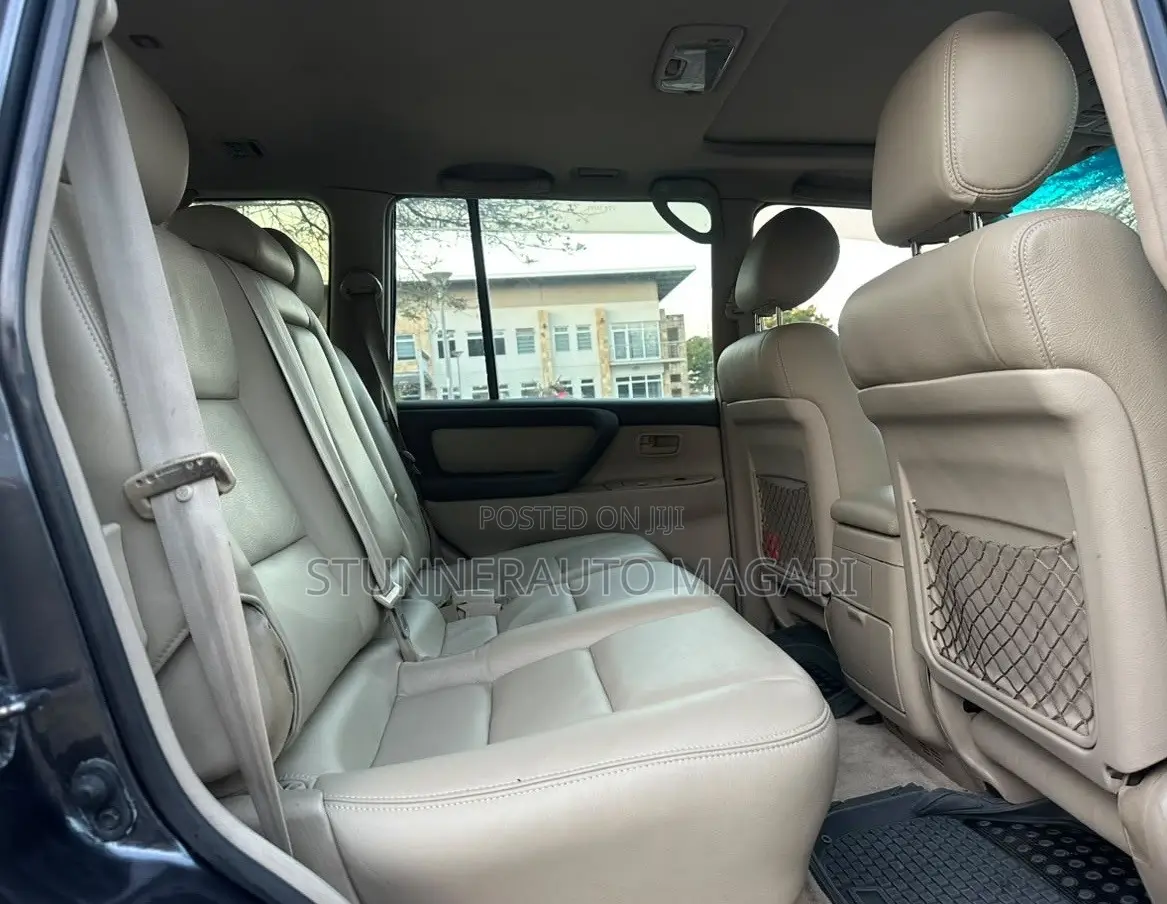 Toyota Land Cruiser 2006 Gray