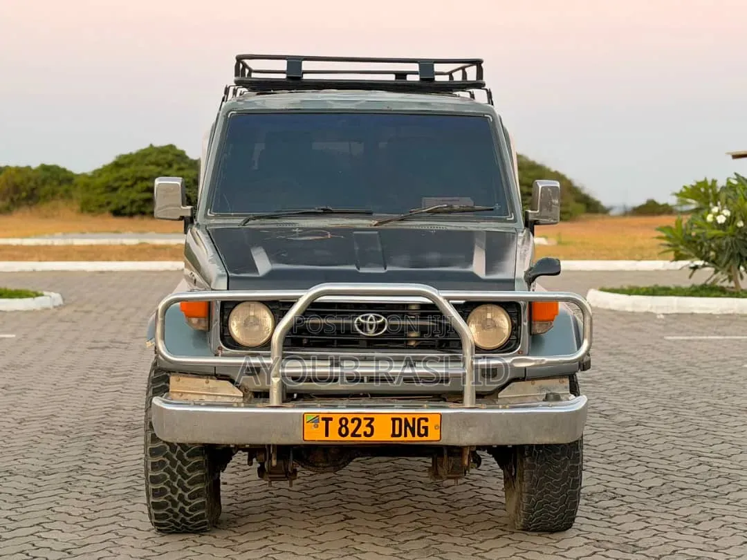 Toyota Land Cruiser 90 1997 Gray