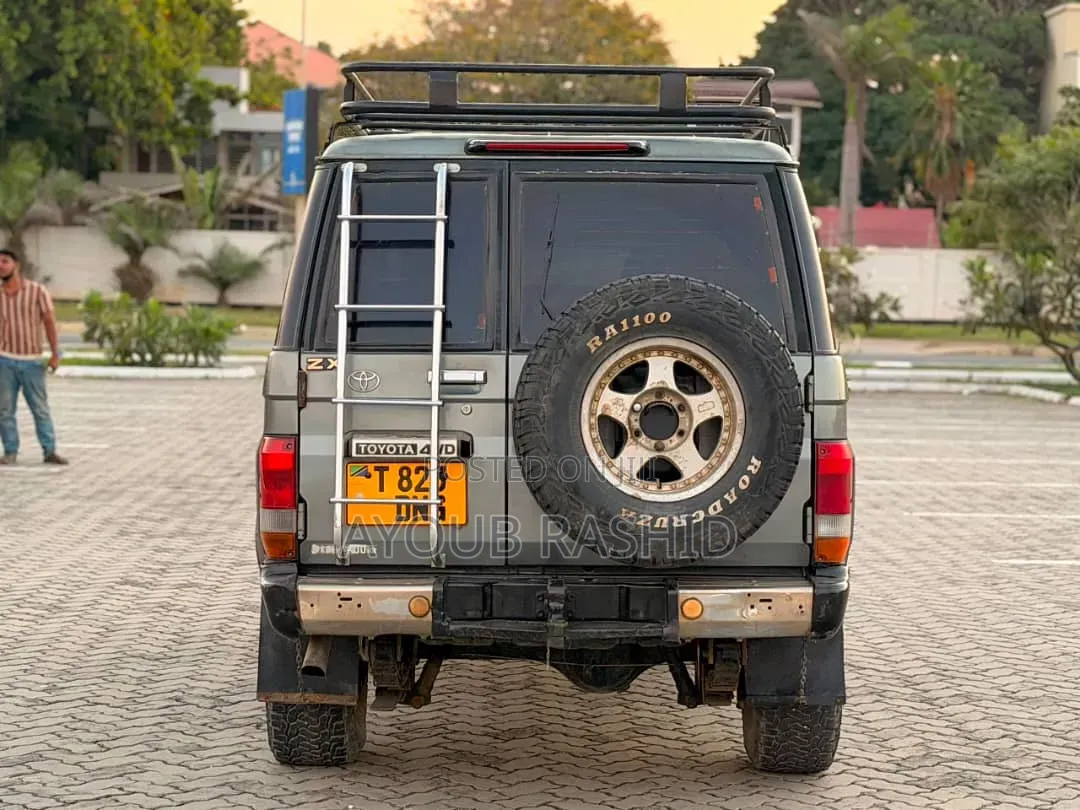 Toyota Land Cruiser 90 1997 Gray