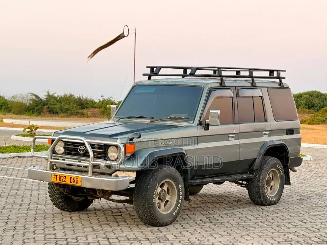 Toyota Land Cruiser 90 1997 Gray
