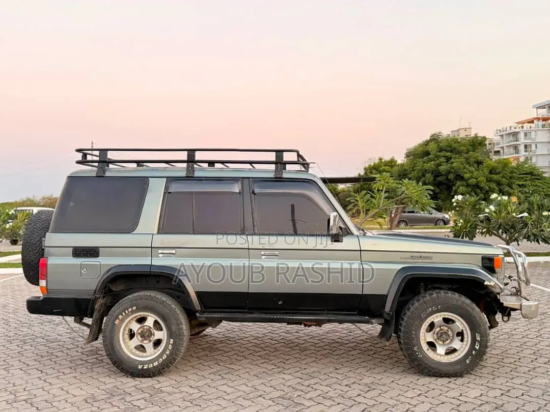 Toyota Land Cruiser 90 1997 Gray