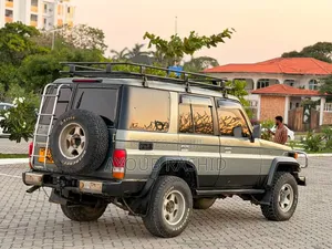 Toyota Land Cruiser 90 1997 Gray