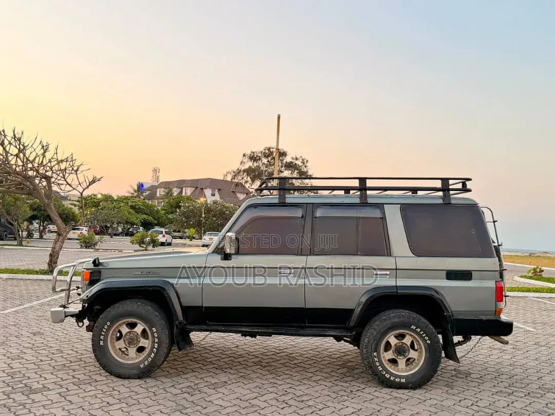 Toyota Land Cruiser 90 1997 Gray