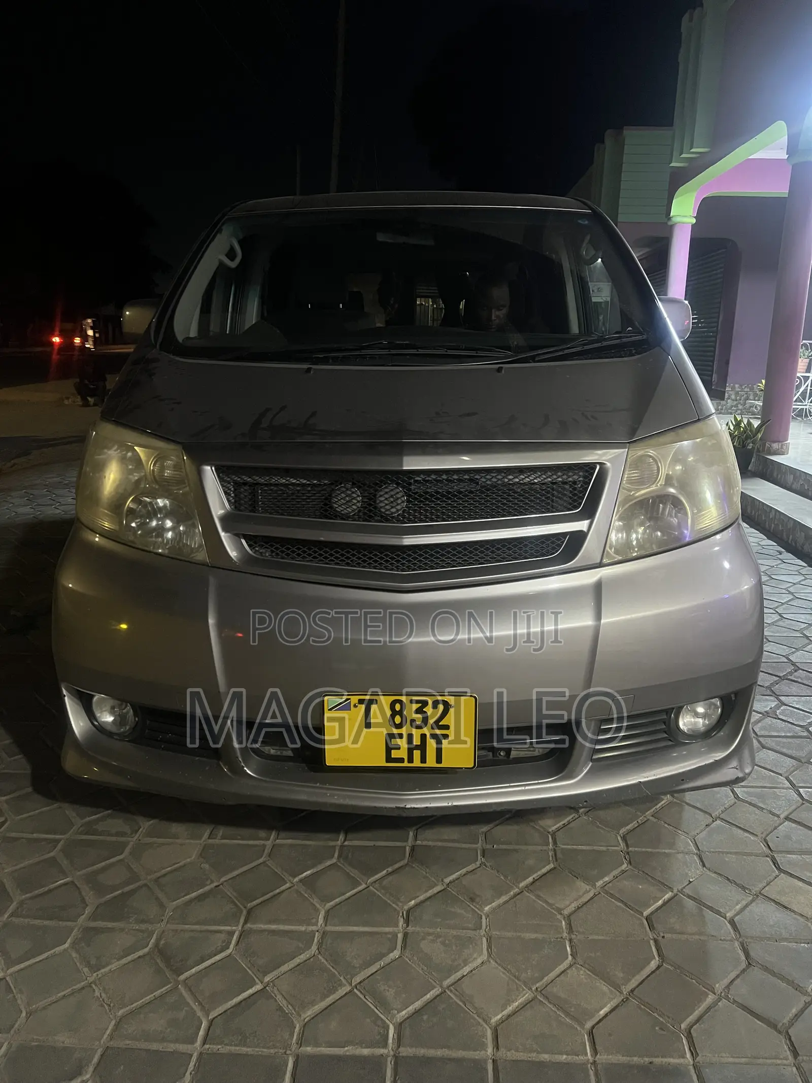 Toyota Alphard 2.4 Petrol FWD 2004 Beige