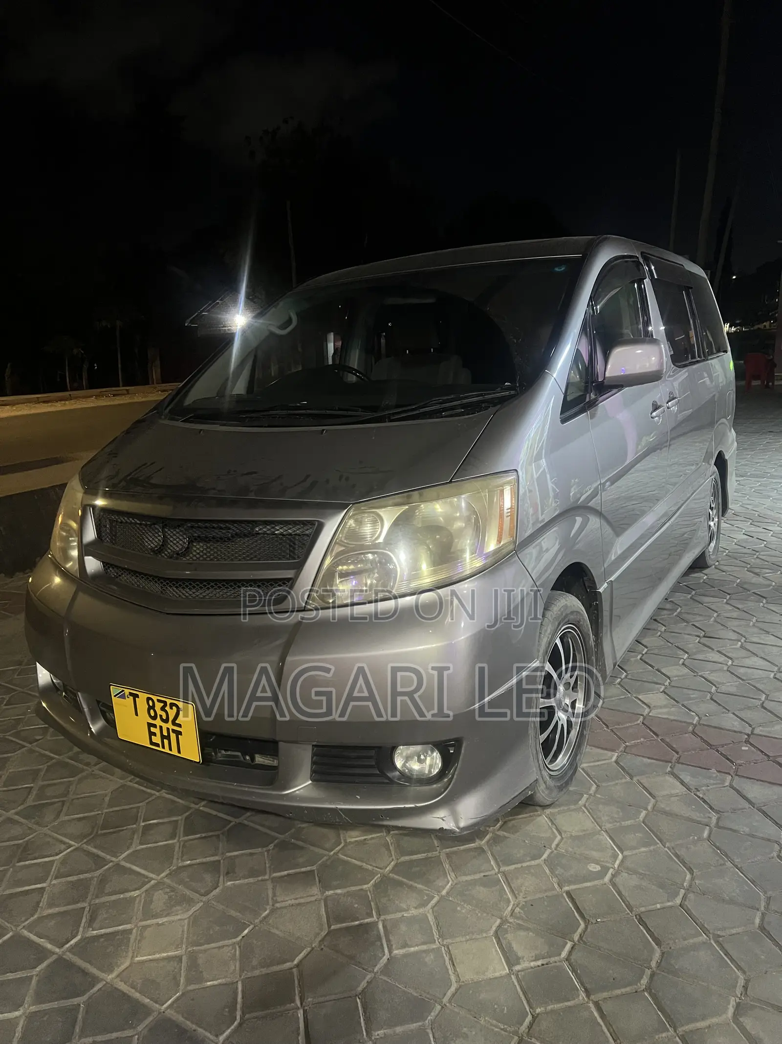 Toyota Alphard 2.4 Petrol FWD 2004 Beige
